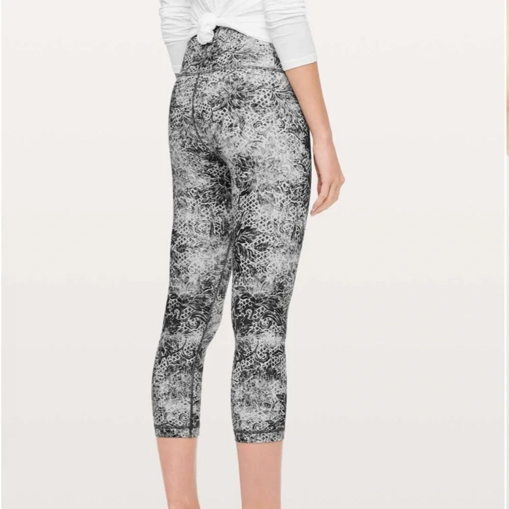 Lululemon Wunder Under Crop High-Rise 21